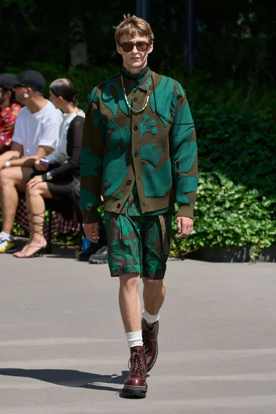 Look 17